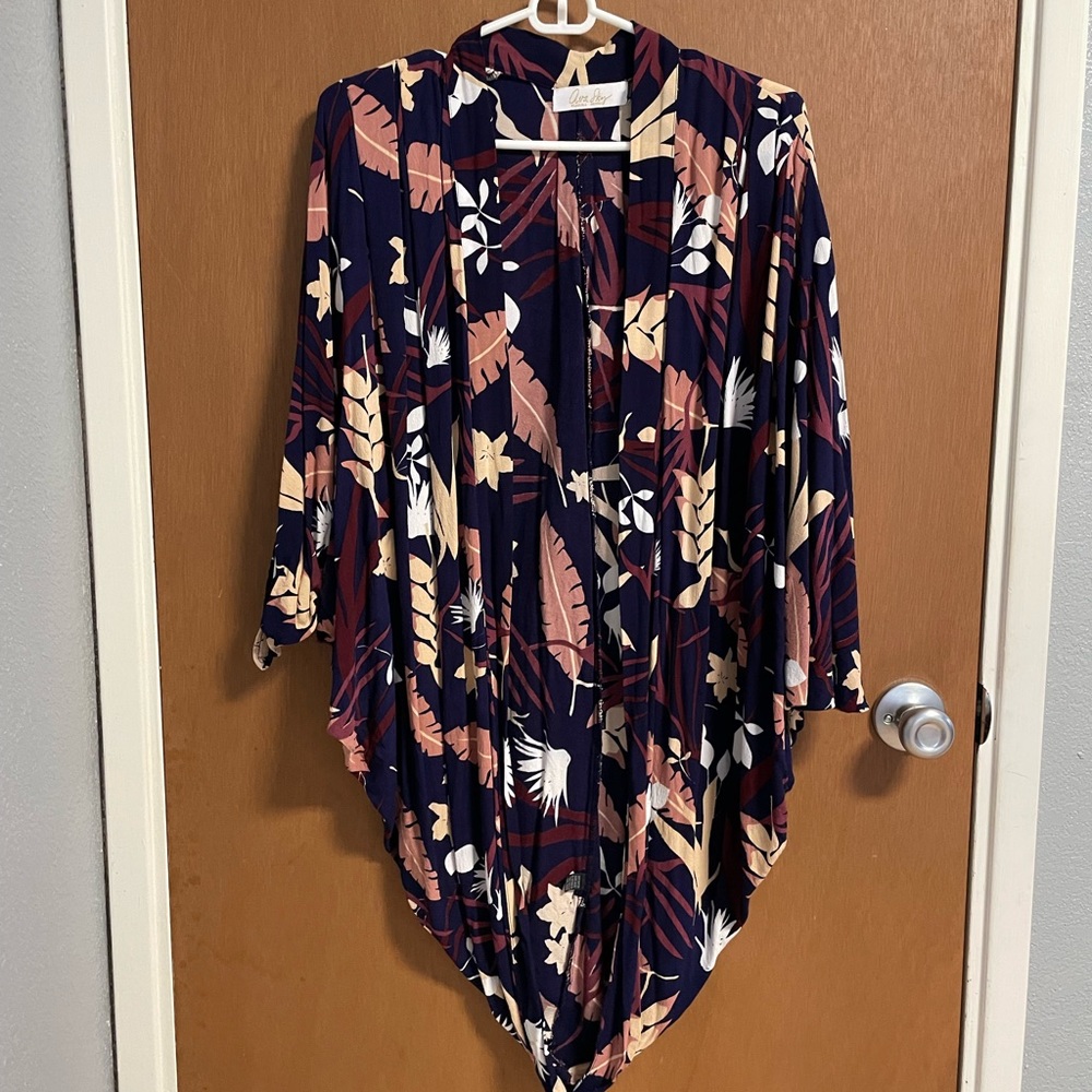 🚨PRICE REDUCED🚨 ✨Fighting Eel Ava Sky Kimono✨